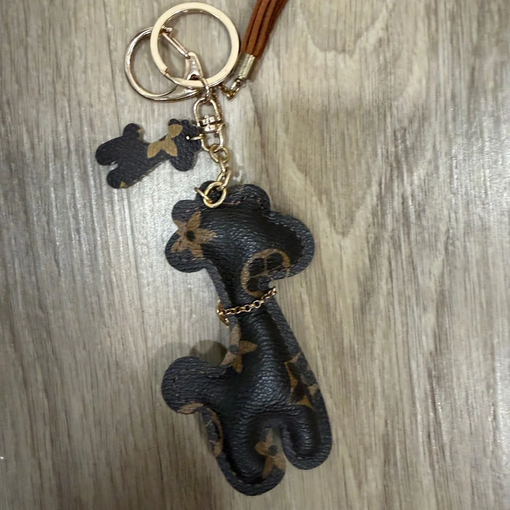 Monogram Giraffe LV Keychain Charm in Black with Gold Accents - Picture 3 of 3